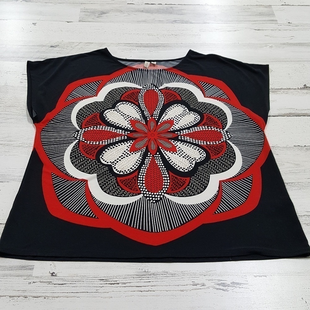 Madison Red White Black Floral Top Size Medium - Picture 4 of 7